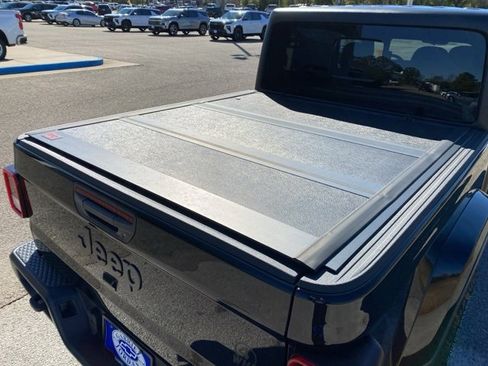 Used 2023 Jeep Gladiator Willys image 28