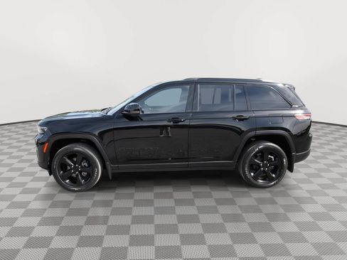 Used 2023 Jeep Grand Cherokee Altitude AWD/4WD image 8