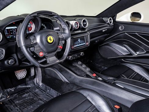 Used 2015 Ferrari California T image 25