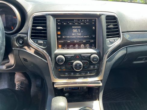 Used 2017 Jeep Grand Cherokee Overland AWD/4WD image 8