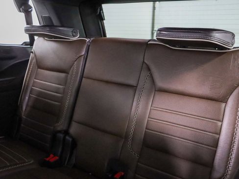 Used 2025 GMC Yukon Denali Ultimate AWD/4WD image 32