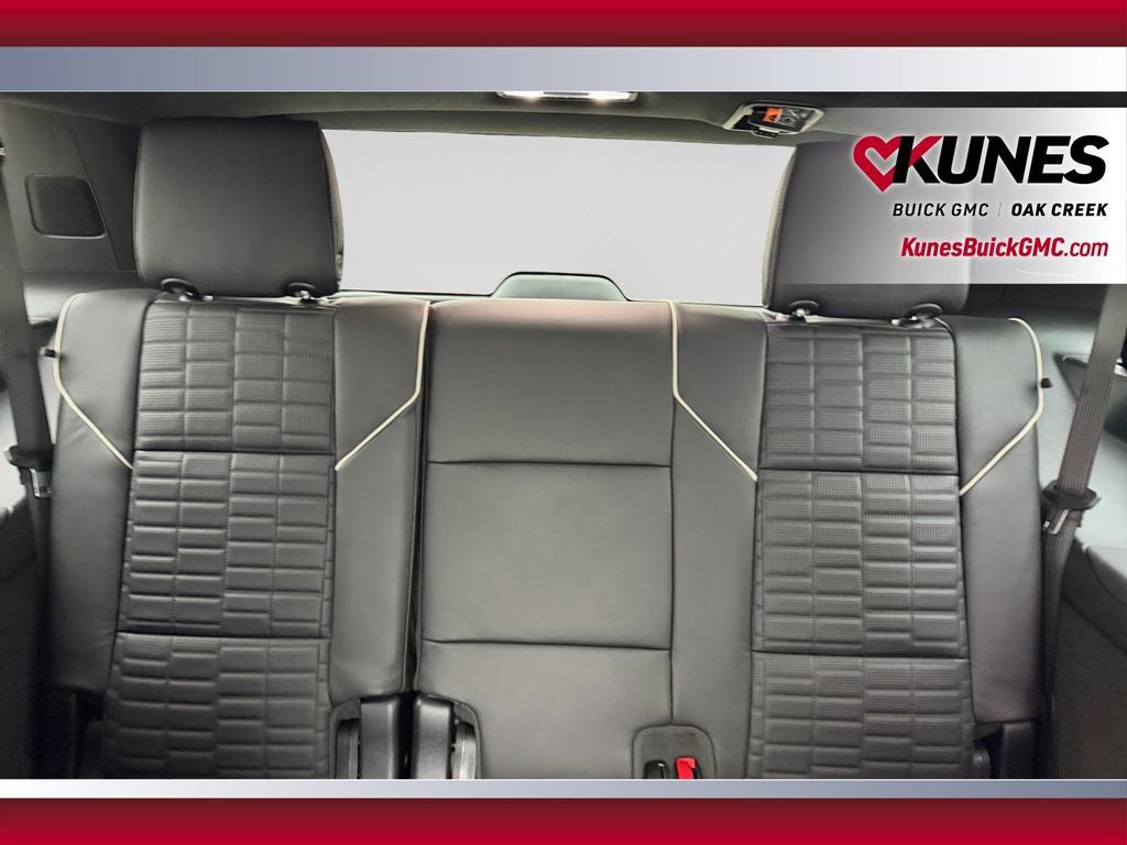 Used 2026 Cadillac Escalade Platinum Sport w/ LPO, Floor Liner Package AWD/4WD image 36