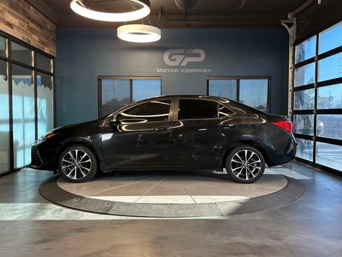 Used 2017 Toyota Corolla SE w/ Carpet Mat Package (TMS) FWD image 6