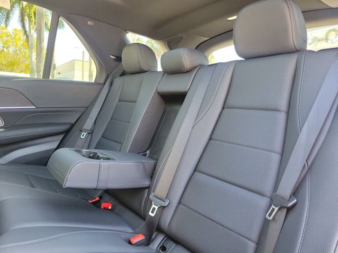 Used 2025 Mercedes-Benz GLE 450e 4MATIC image 11