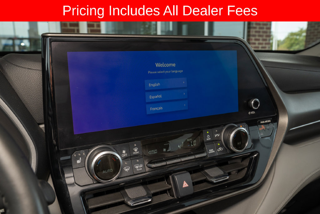 Used 2024 Toyota Highlander XLE FWD image 15