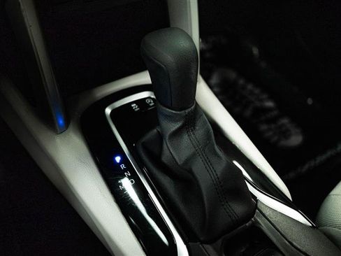 Used 2025 Toyota Corolla Cross L image 18