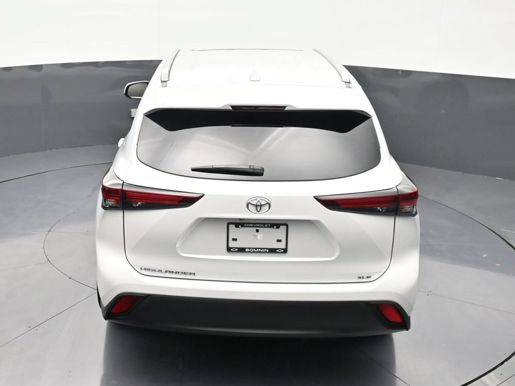 Used 2025 Toyota Highlander XLE FWD image 16