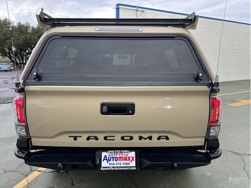 Used 2017 Toyota Tacoma TRD Off-Road image 13