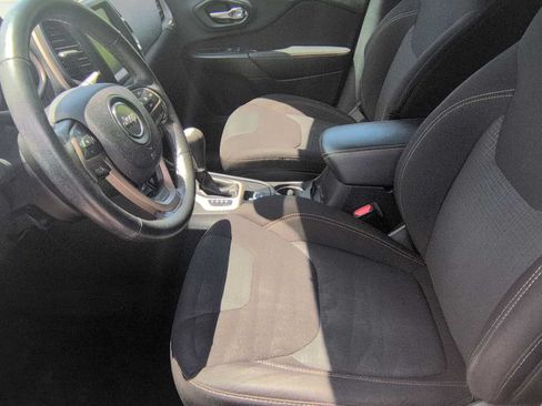 Used 2016 Jeep Cherokee Latitude w/ Cold Weather Group AWD/4WD image 17