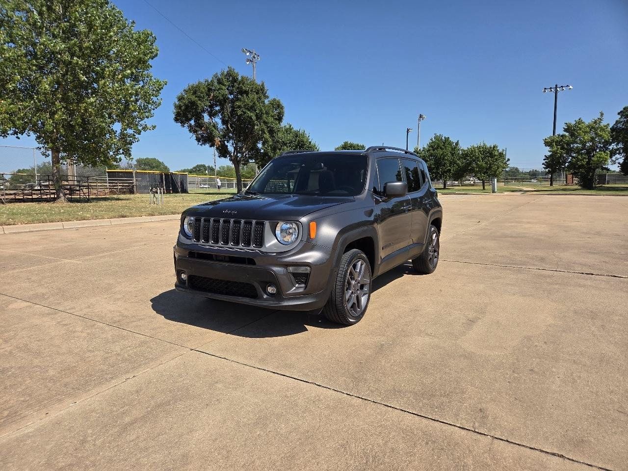 Used 2021 Jeep Renegade Latitude w/ Sun & Sound Group AWD/4WD image 3