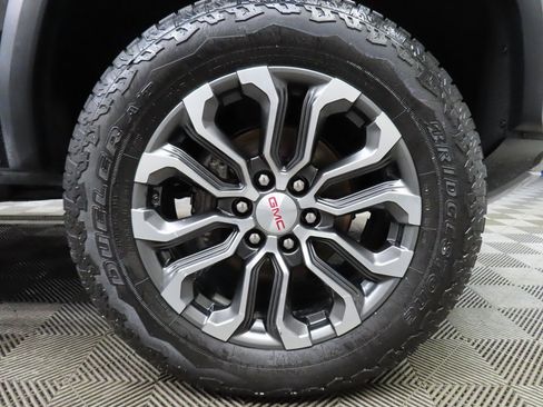 Used 2023 GMC Canyon Denali image 8