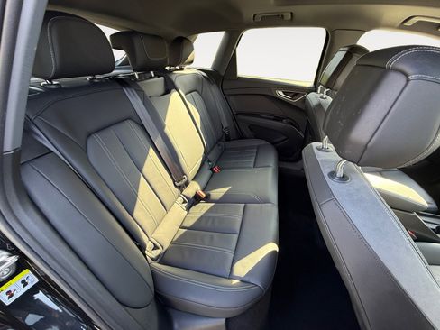 Used 2023 Audi Q4 e-tron Premium Plus w/ Premium Plus image 18