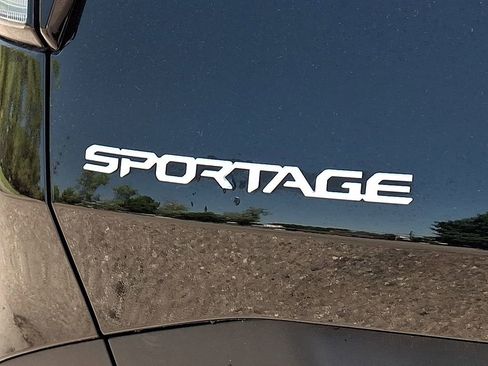 Certified 2025 Kia Sportage EX FWD image 31