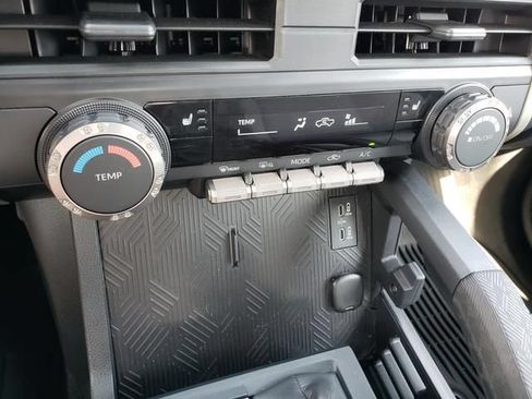 Used 2025 Toyota Tacoma SR5 AWD/4WD image 16