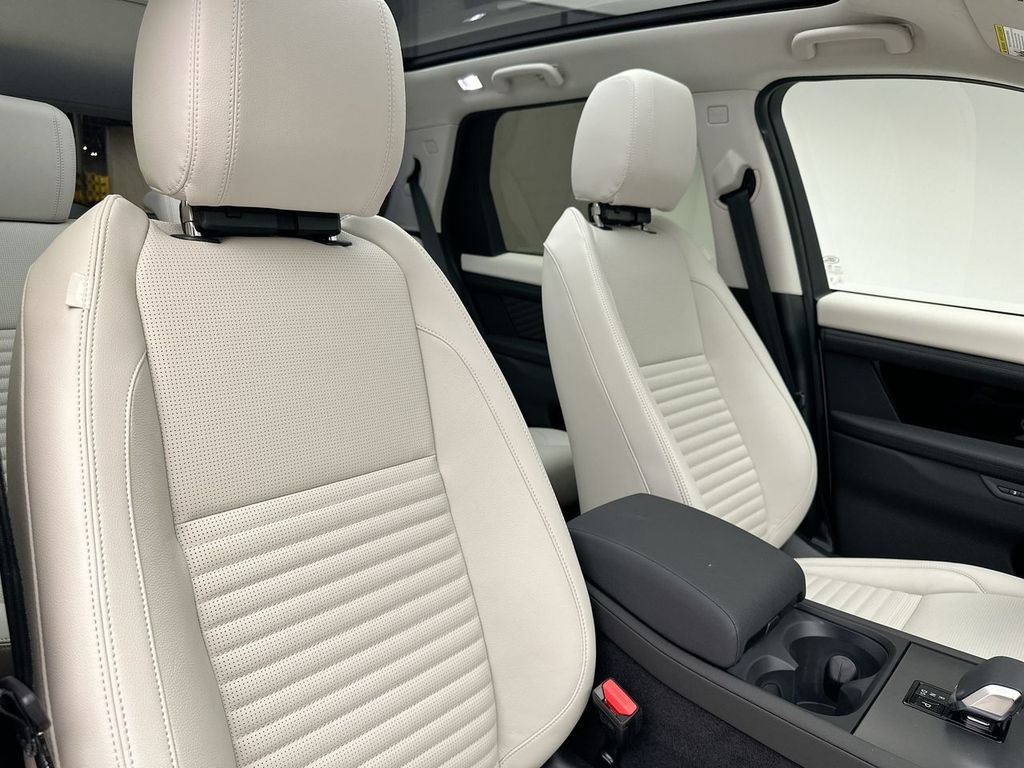 Certified 2025 Land Rover Discovery Sport S AWD/4WD image 4