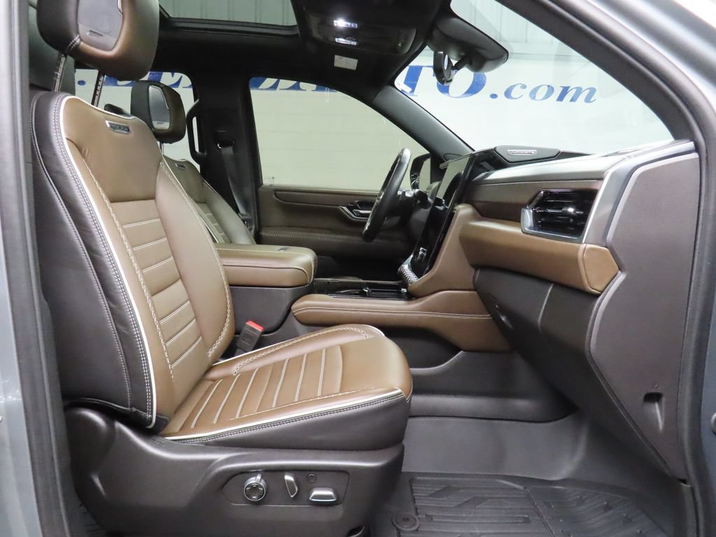 Used 2025 GMC Yukon XL Denali Ultimate AWD/4WD image 39