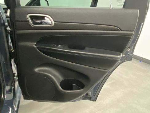 Used 2017 Jeep Grand Cherokee Altitude image 45