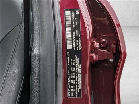 Used 2017 Alfa Romeo Giulia image 25