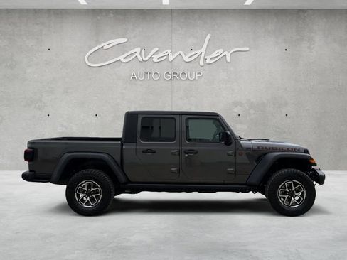 Used 2024 Jeep Gladiator Rubicon w/ Convenience Group AWD/4WD image 17