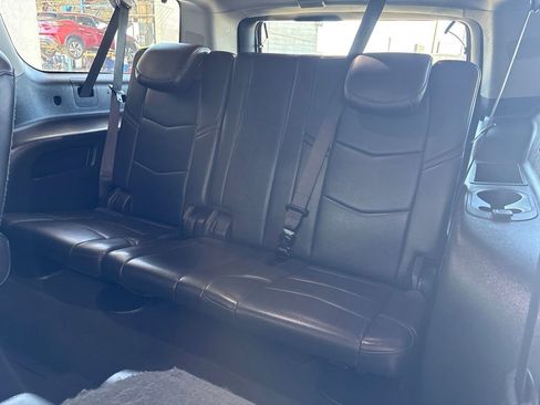 Used 2020 Cadillac Escalade ESV Luxury RWD image 21