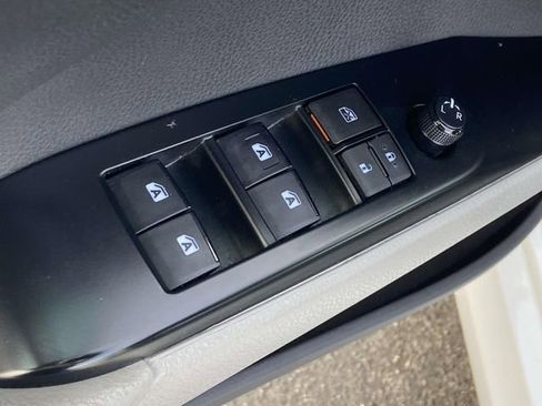 Used 2020 Toyota Camry LE image 12