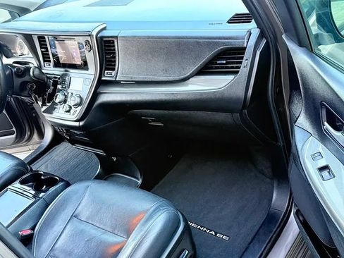 Used 2015 Toyota Sienna SE FWD image 11