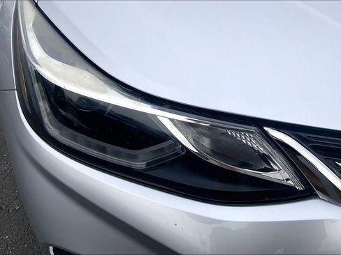 Used 2018 Chevrolet Cruze Premier image 31