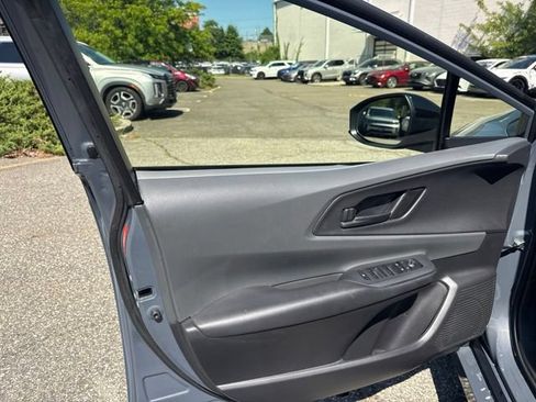 Used 2024 Toyota Prius LE FWD image 32