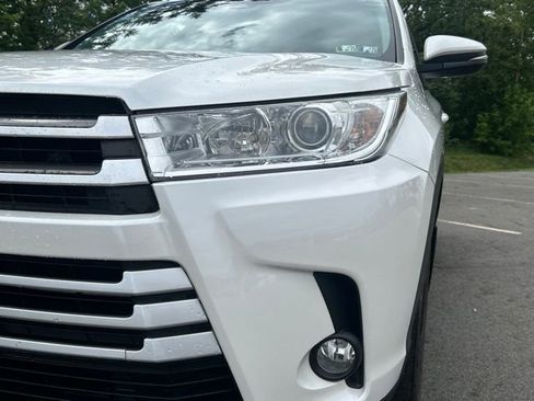 Used 2018 Toyota Highlander Plus AWD/4WD image 11