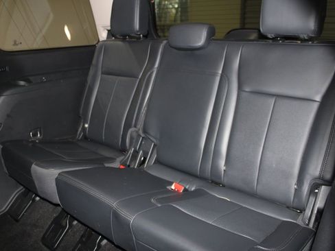 Used 2023 Ford Expedition XLT image 27