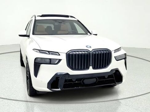 Used 2024 BMW X7 xDrive40i w/ M Sport Package AWD/4WD image 2
