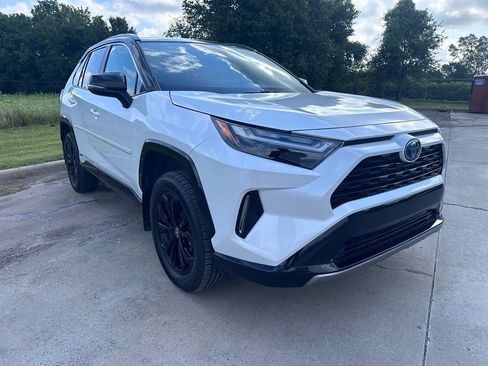 Used 2024 Toyota RAV4 XSE AWD/4WD image 4