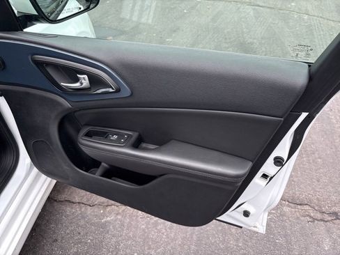 Used 2015 Chrysler 200 S w/ Comfort Group image 5