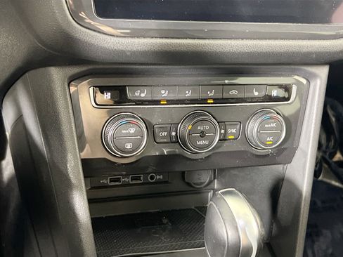 Used 2020 Volkswagen Tiguan SEL image 16