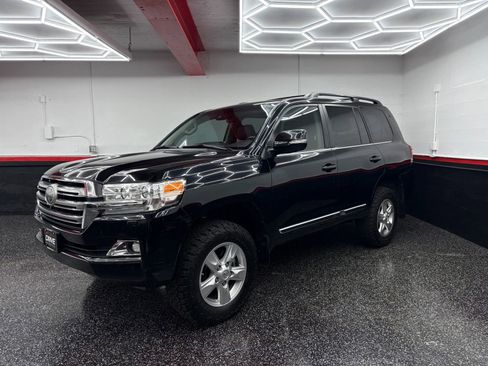 Used 2016 Toyota Land Cruiser image 7