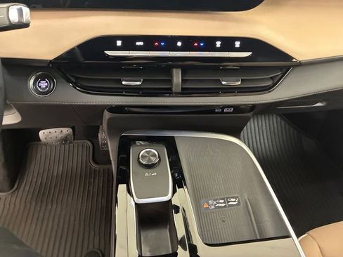 Used 2025 Buick Enclave Preferred w/ Power Package image 21