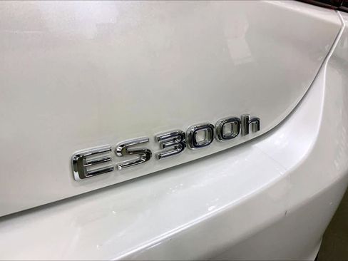Used 2019 Lexus ES 300h w/ Premium Package image 10