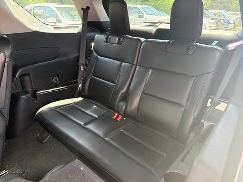 Used 2021 Ford Explorer XLT w/ Equipment Group 202A AWD/4WD image 17