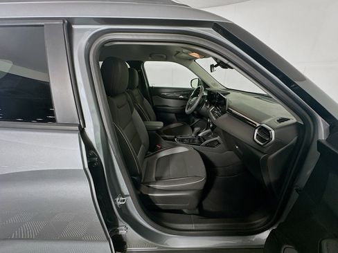 Used 2025 Chevrolet TrailBlazer LT AWD/4WD image 29