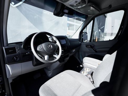 Used 2017 Mercedes-Benz Sprinter 3500 image 27