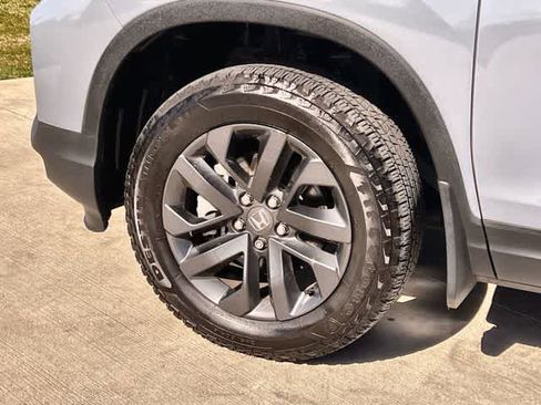 Used 2025 Honda Ridgeline Sport image 9