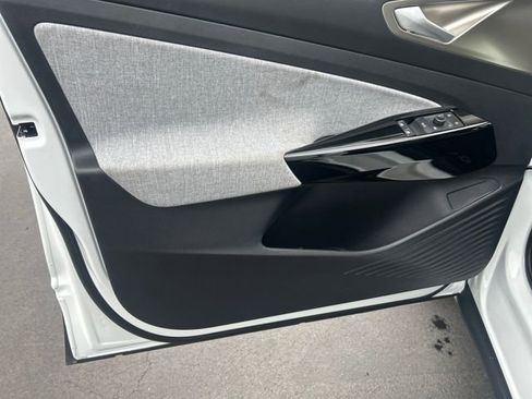 Used 2023 Volkswagen ID.4 Pro image 17