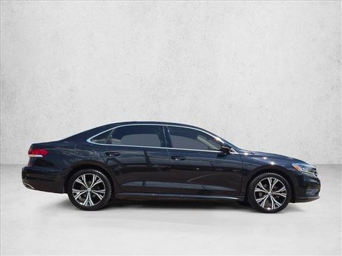 Used 2021 Volkswagen Passat 2.0T SE FWD image 4