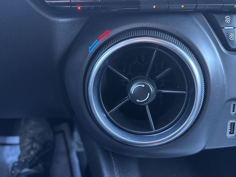 Certified 2020 Chevrolet Blazer LT w/ Sound & Technology Package image 26