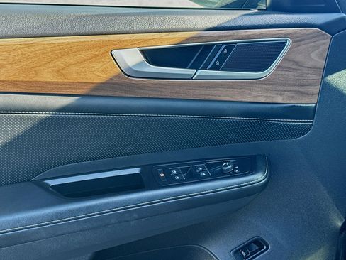 Used 2024 Volkswagen Atlas SE image 16