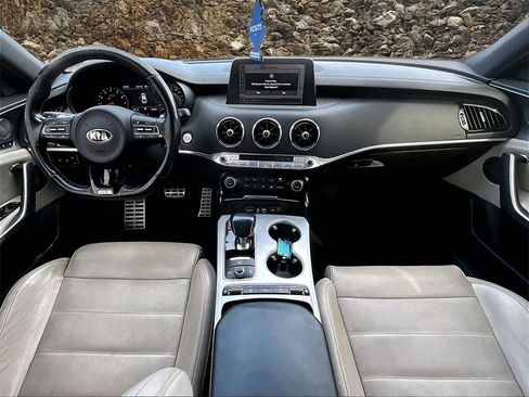 Used 2018 Kia Stinger GT2 image 14