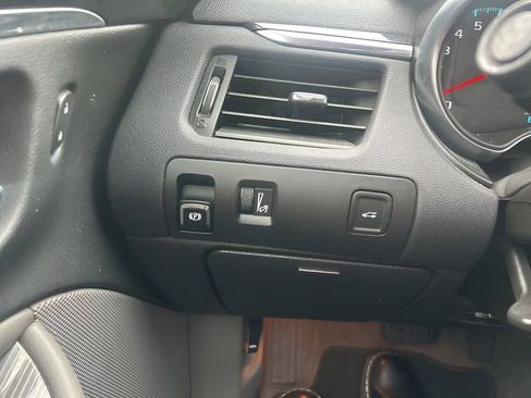 Used 2018 Chevrolet Impala LT w/ Sunroof and Spoiler Package image 24