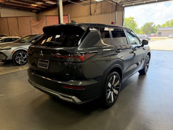 Used 2025 Mitsubishi Outlander SE FWD image 5