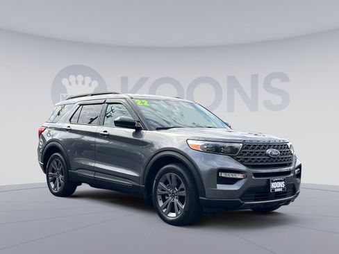 Used 2022 Ford Explorer XLT w/ Equipment Group 202A AWD/4WD image 2