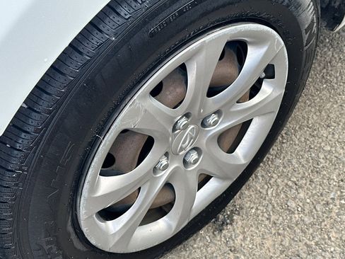 Used 2014 Hyundai Accent GS FWD image 4